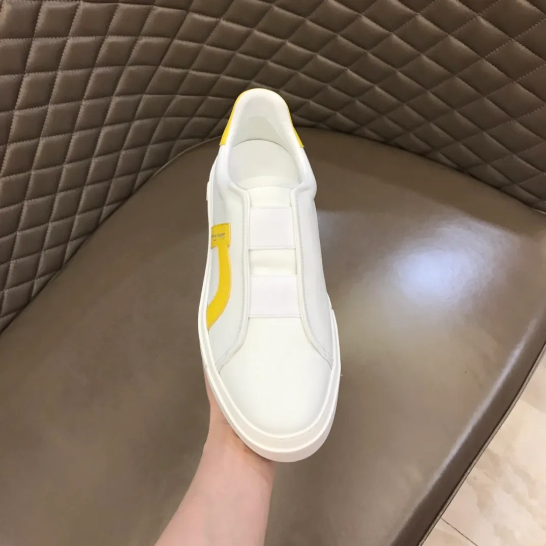 p400【Salvatore Ferraga**】New men's low-top casual shoes! Top-quality cow products, original lasts, made of imported cowhide, first-class texture, first-layer sheepskin lining! Original outsole! The details are exquisite and the style is versatile and upscale! Decorated with a three-dimensional Gancini logo, the back of the tongue and lace-up piping add a pop of color. The high-tech sole features a holographic pattern and Gancini details, making it ideal for a practical yet stylish everyday look. Code number 38-44 (45 can be customized)
